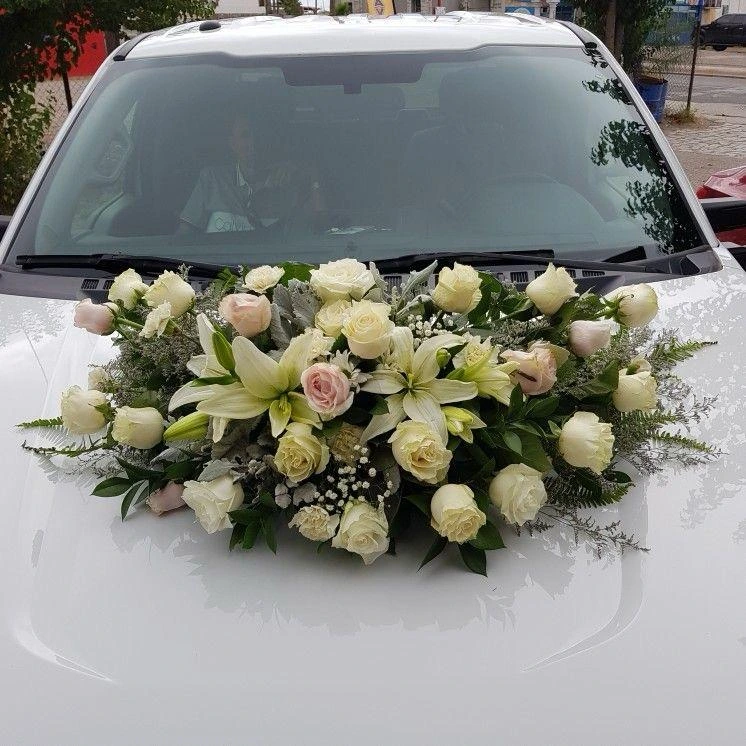 Close view of wedding car floral arrangement